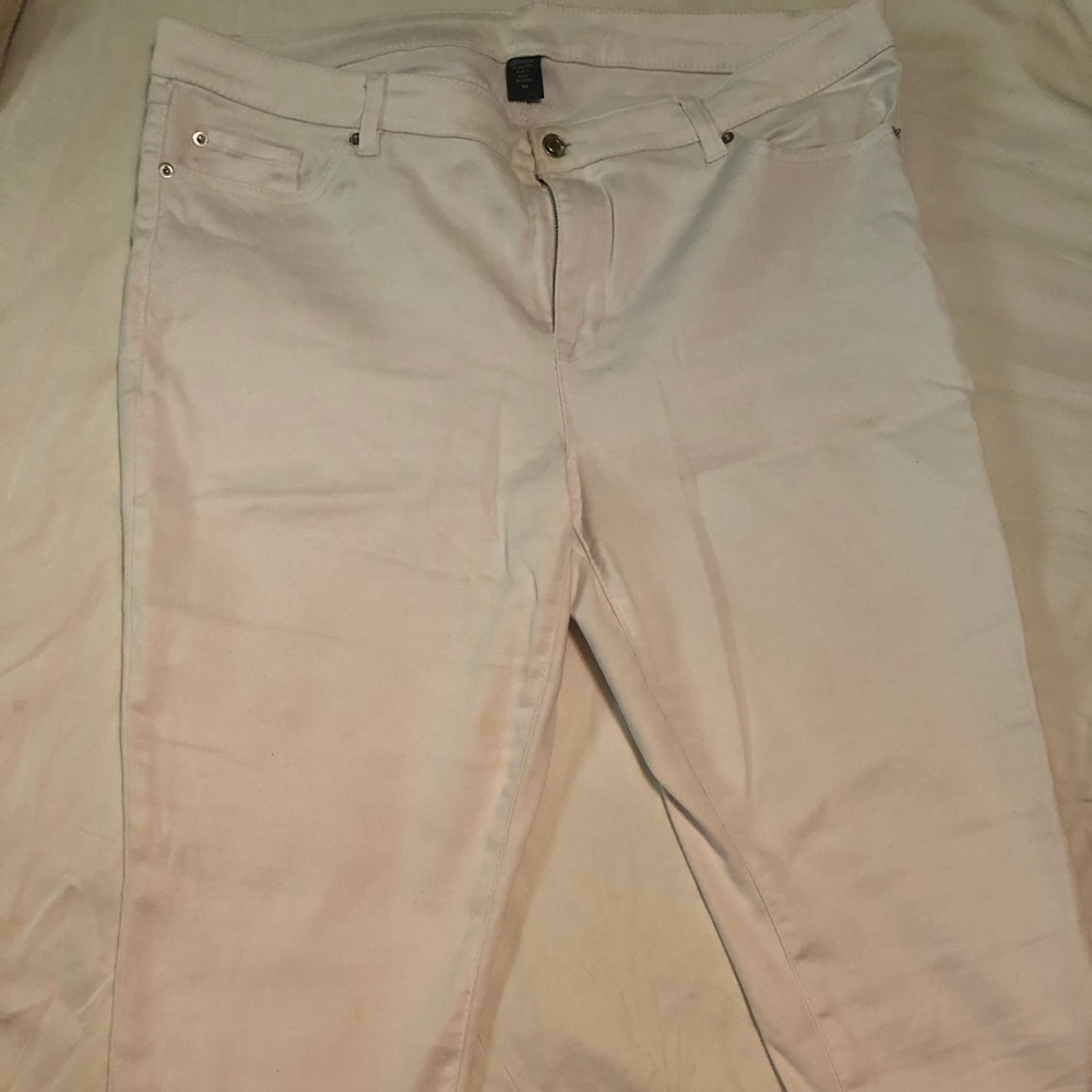 White Capri pants